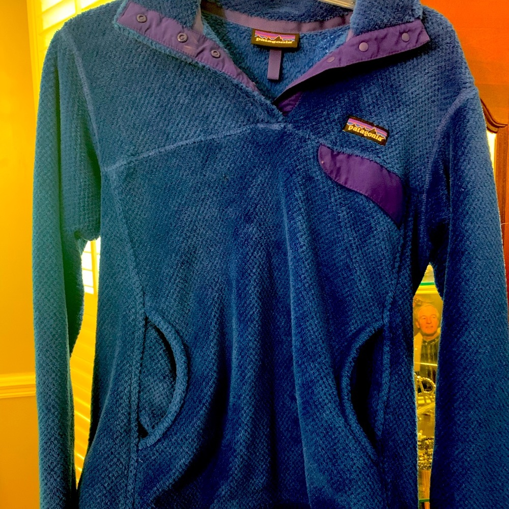 Patagonia  fleece  pullover royal blue